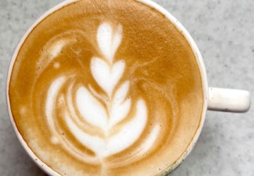 Latte art — serduszko na flat white